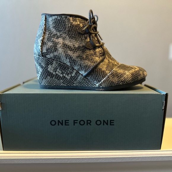 Toms Shoes - Toms Kala Booties | Black Multi Faux Snake | Size 8 (women)